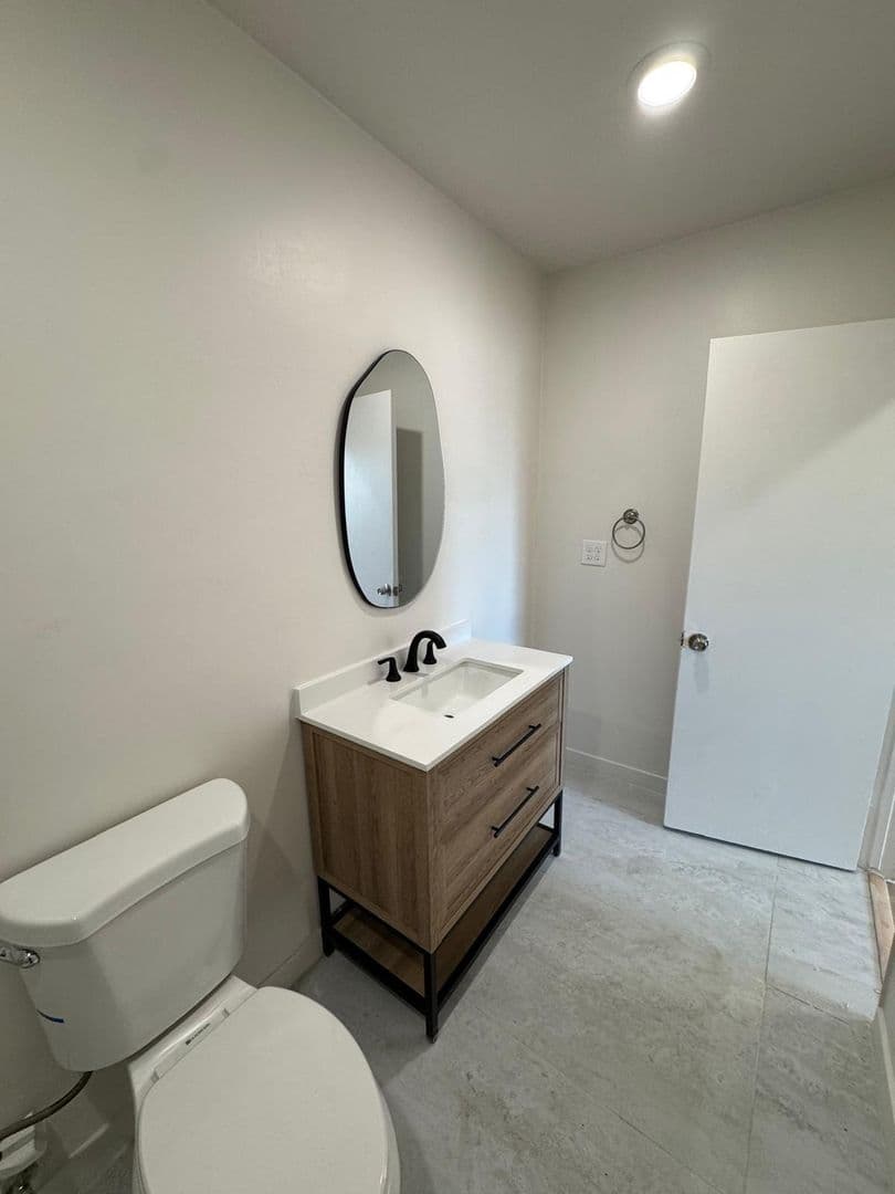 Los angeles Apartment: 927 S. Westmoreland Ave.