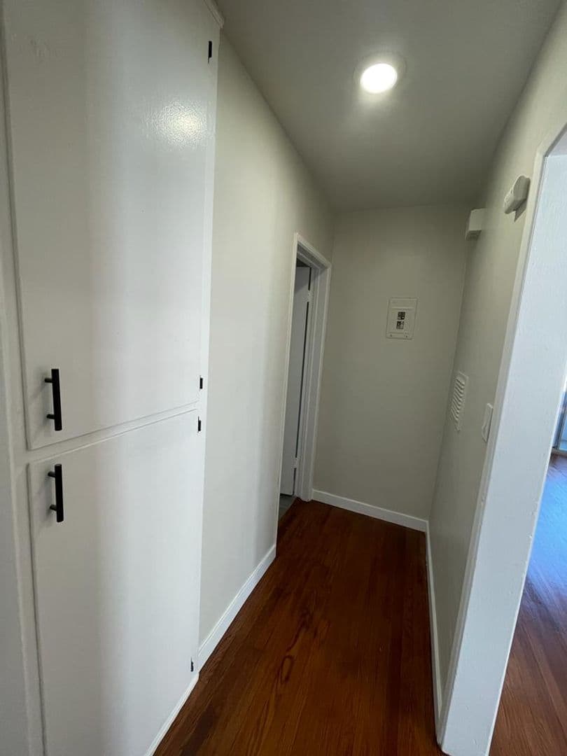 Los Angeles Apartment: 1596 W. 24th St.