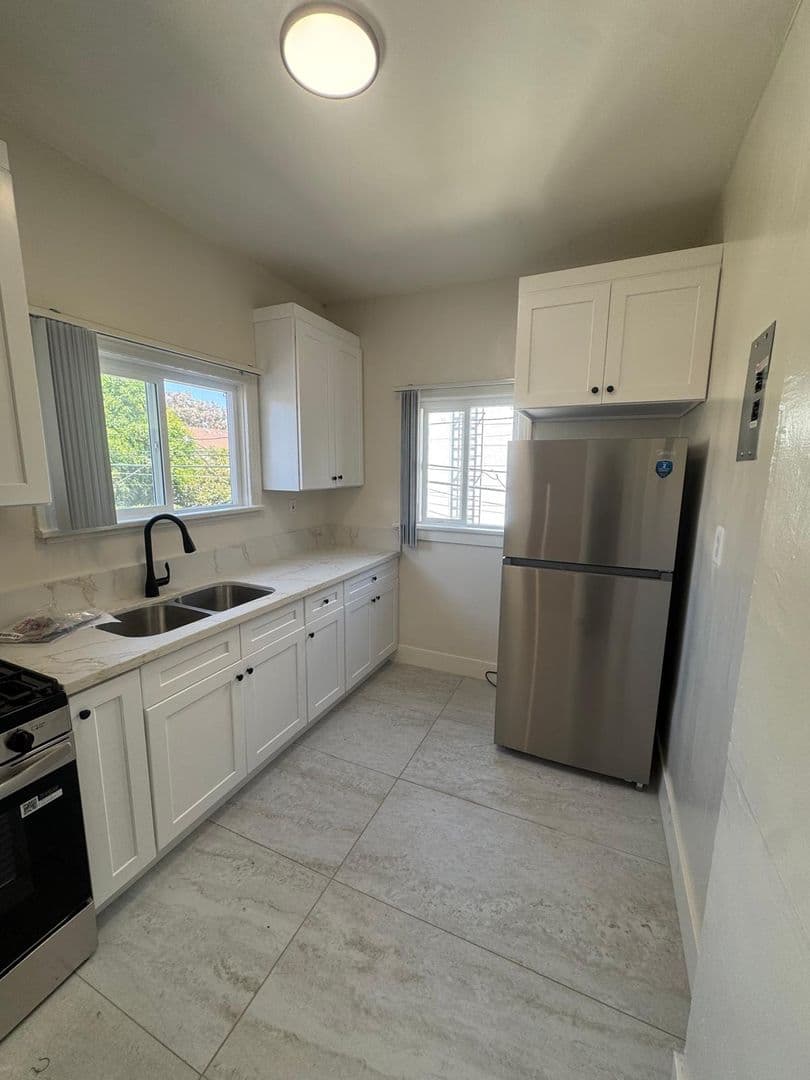 Los Angeles Apartment: 542 N. Alexandria
