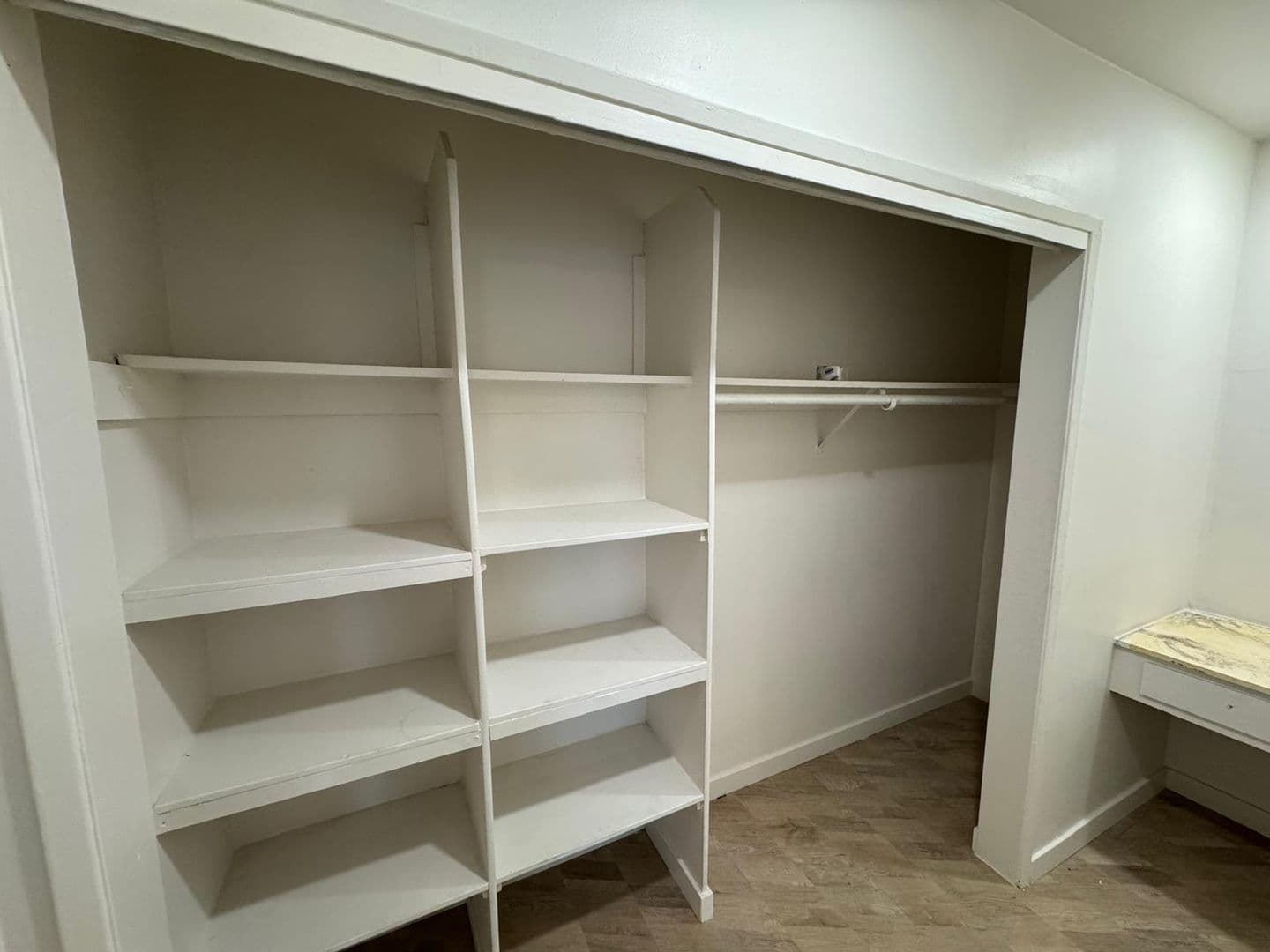 Los angeles Apartment: 927 S. Westmoreland Ave.