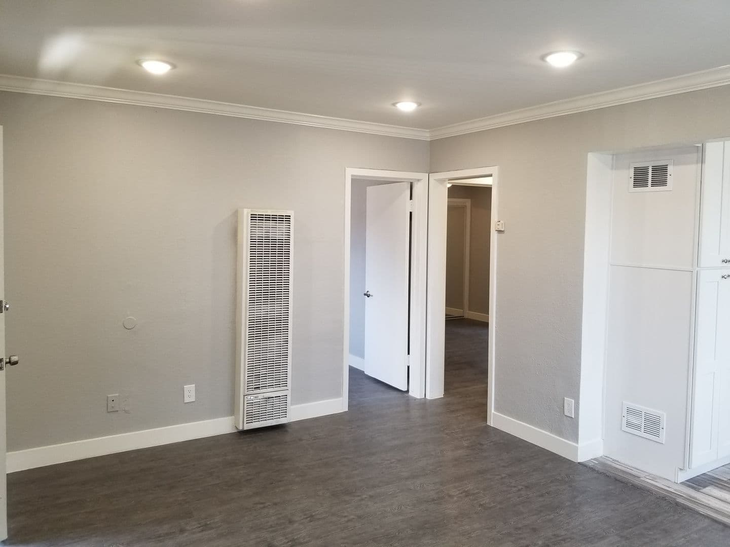 Los Angeles Apartment: 3451 Florence Ave.