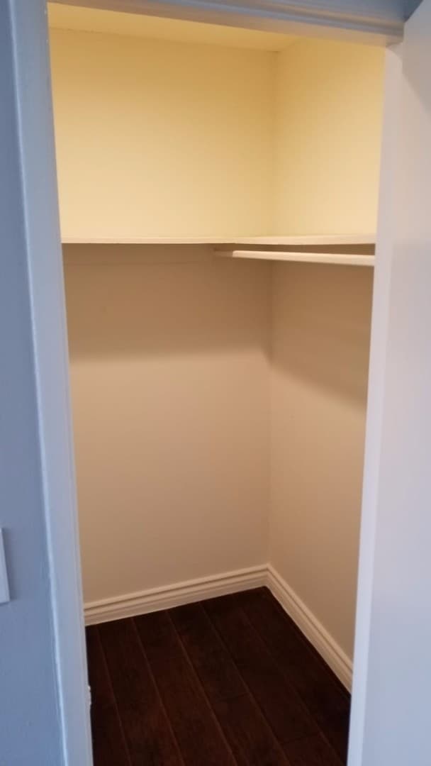 Los Angeles Apartment: 5836 Harold Way