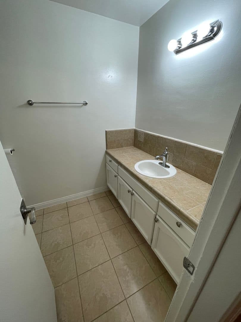 West Hollywood Apartment: 1050 N. Ogden Dr.