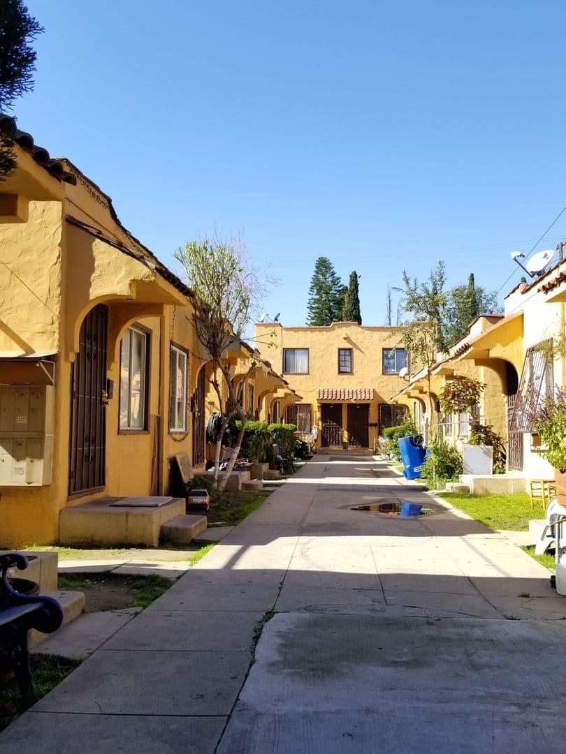 Los Angeles Apartment: 943 S. Bonnie Beach