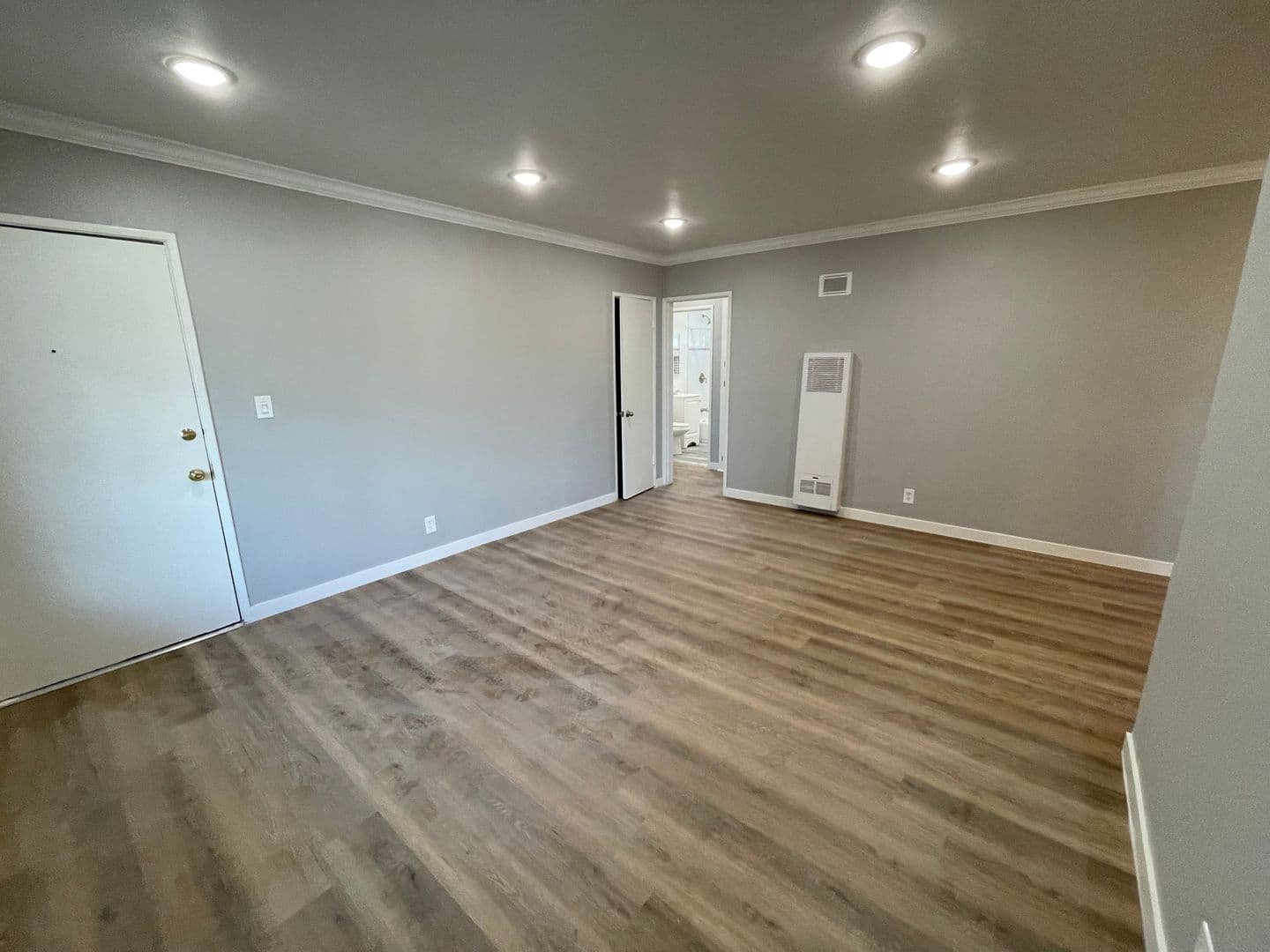 Los Angeles Apartment: 5853 Lexington Ave.