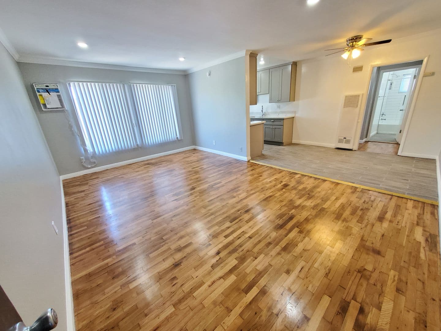 North Hollywood Apartment: 11416 Miranda St.