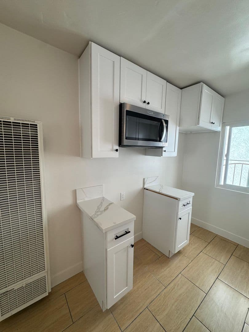 Los Angeles Apartment: 6701 Fountain Ave.