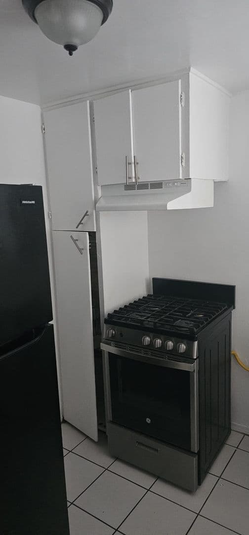 Pomona Apartment: 614 N. Caswell Ave.