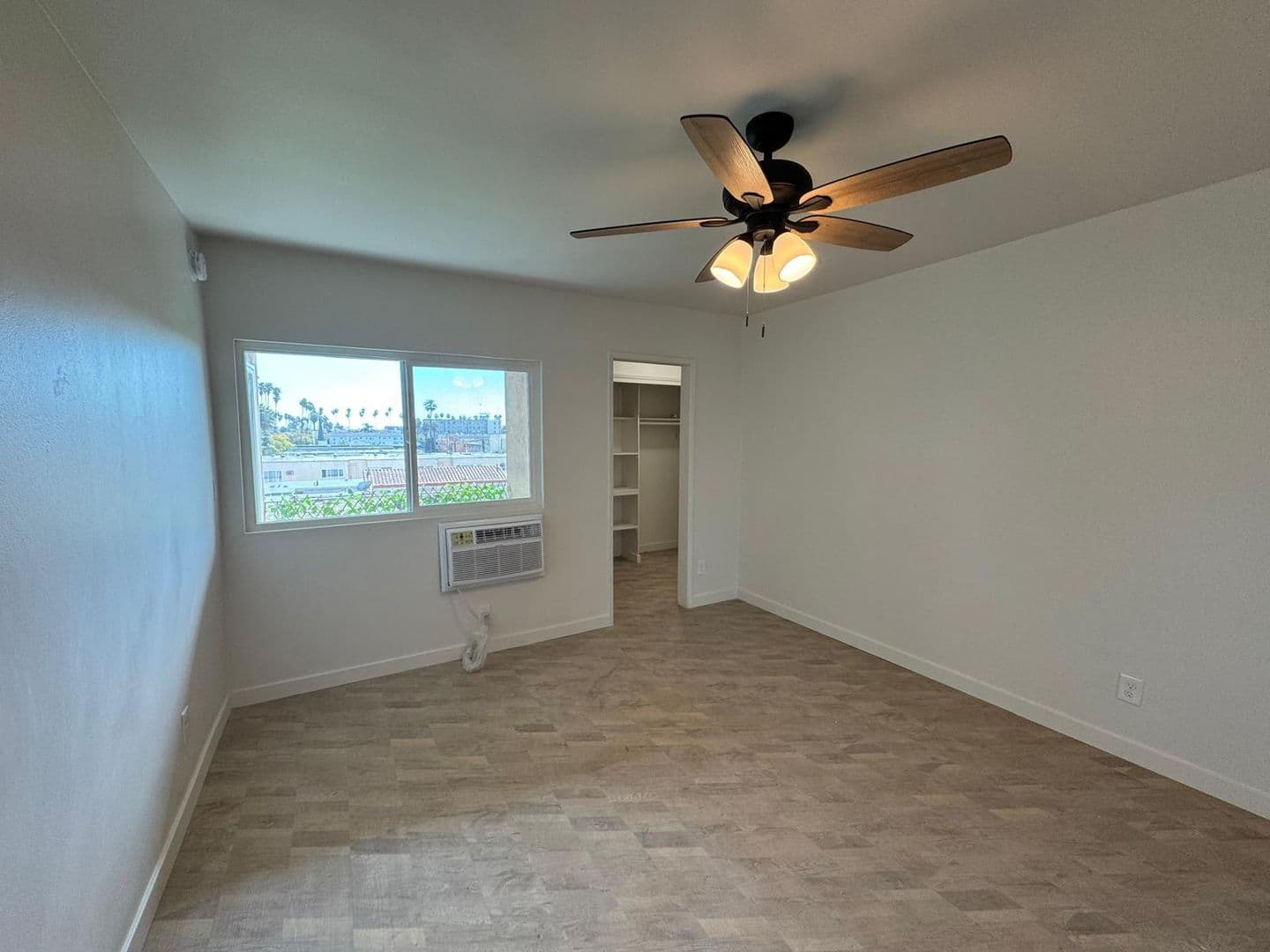 Los angeles Apartment: 927 S. Westmoreland Ave.