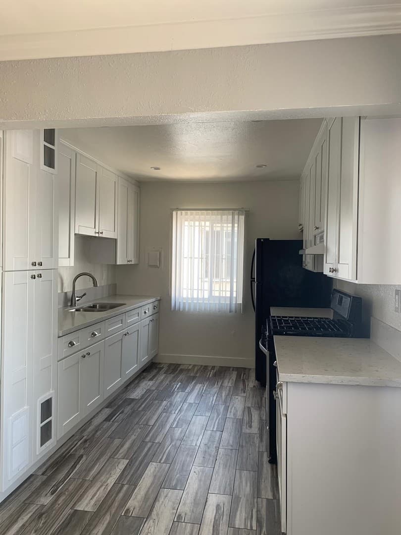 Los Angeles Apartment: 3451 Florence Ave.