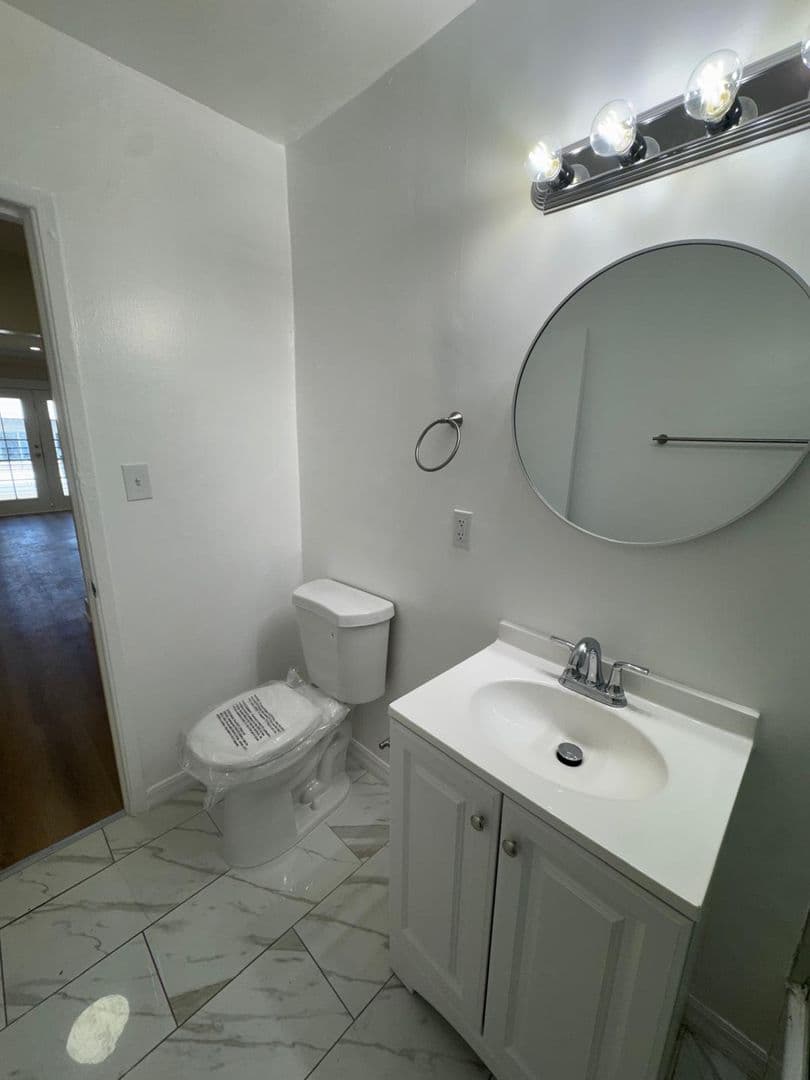Los Angeles Apartment: 401-407  Union Dr.