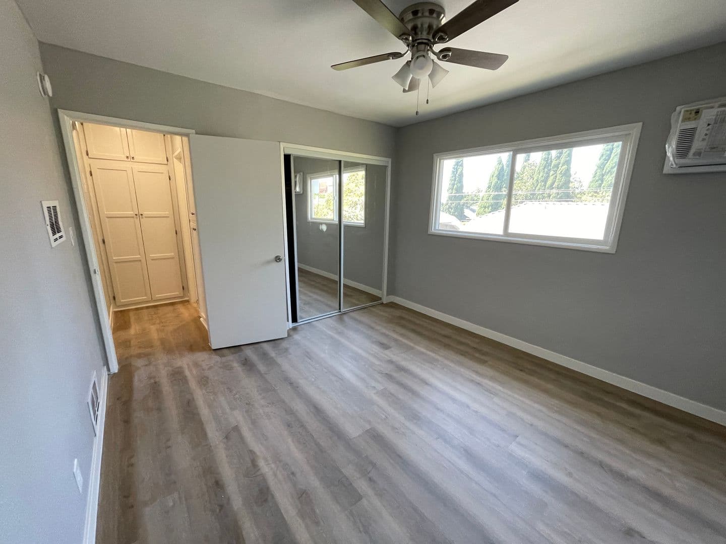 Los Angeles Apartment: 5853 Lexington Ave.