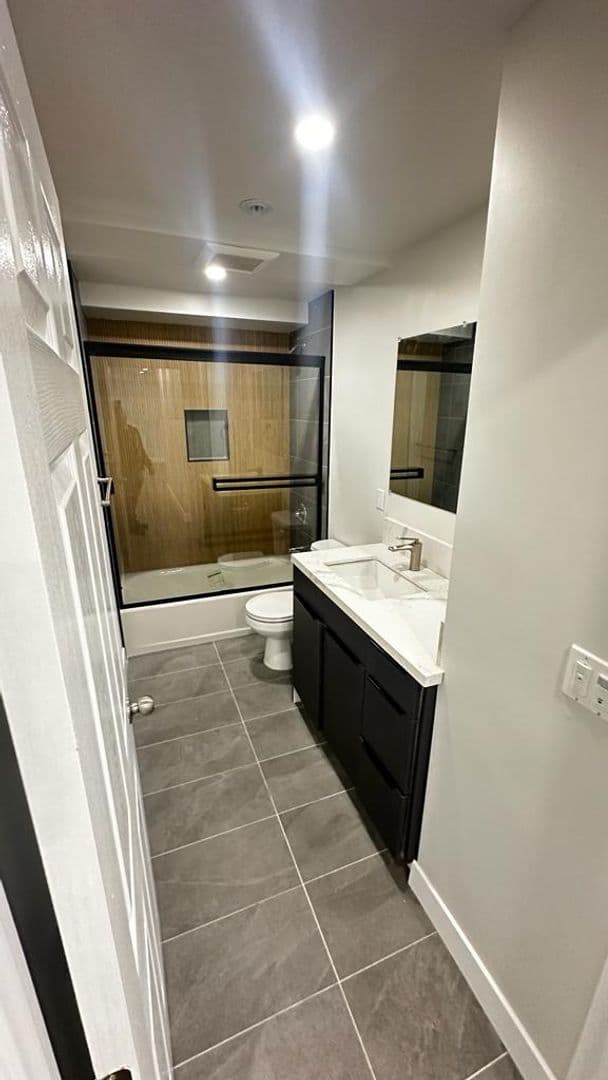 Panorama City Apartment: 8616 Willis Ave.