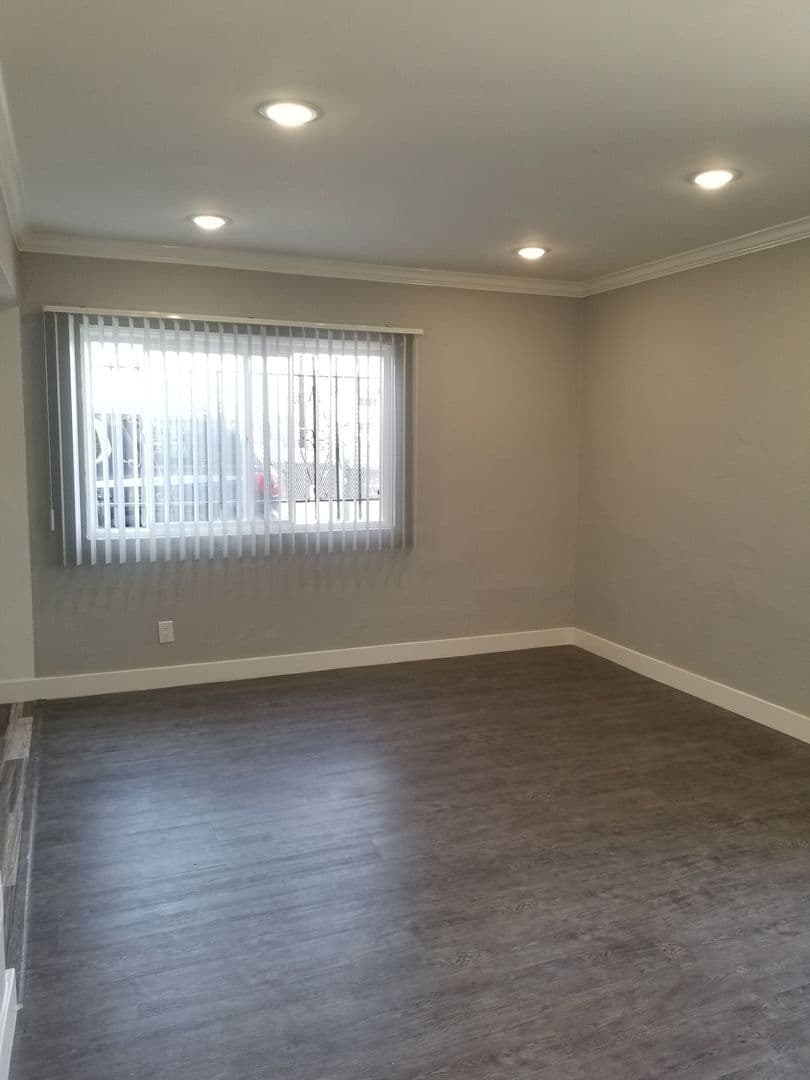Los Angeles Apartment: 3451 Florence Ave.
