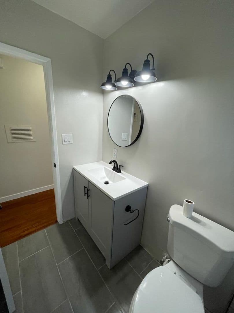 Los Angeles Apartment: 1596 W. 24th St.