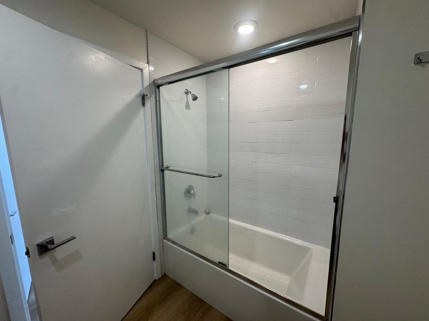 North Hollywood Apartment: 5252 Willowcrest Ave