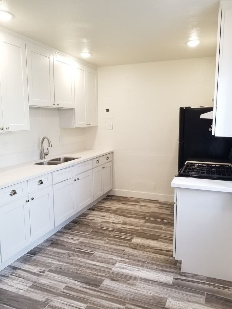 Los Angeles Apartment: 3451 Florence Ave.