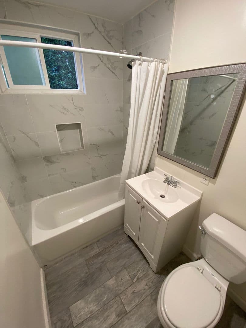 Los Angeles Apartment: 6447 N. Figueroa St.