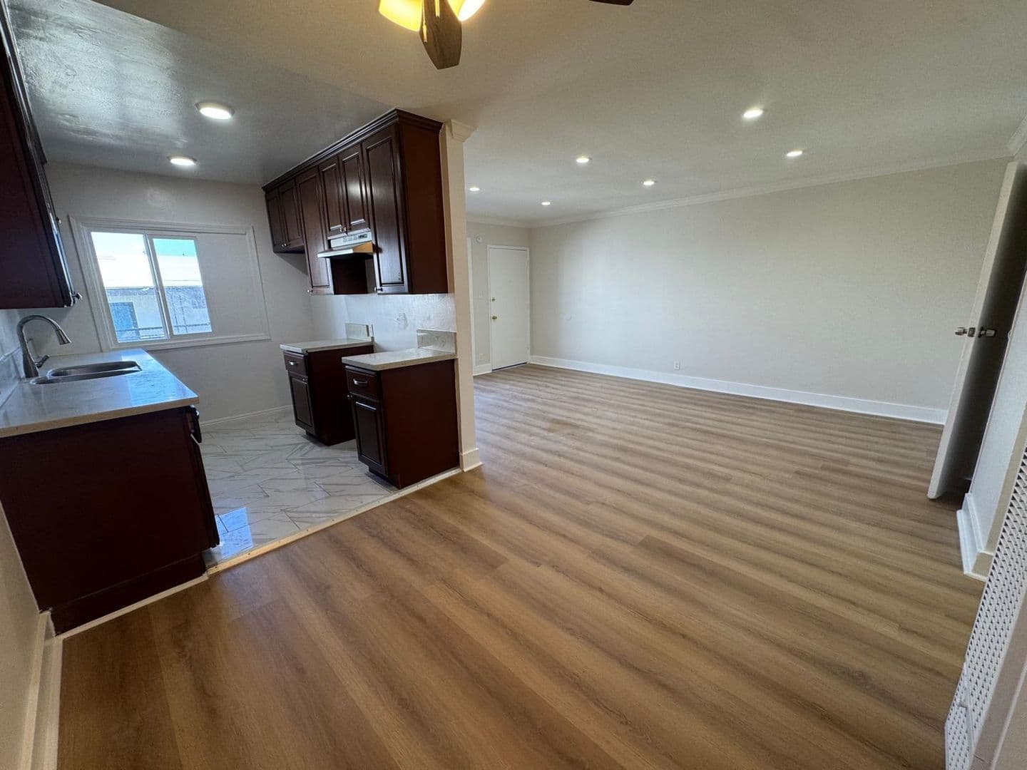 Los Angeles Apartment: 401-407  Union Dr.