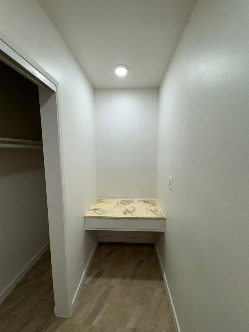 Los angeles Apartment: 927 S. Westmoreland Ave.