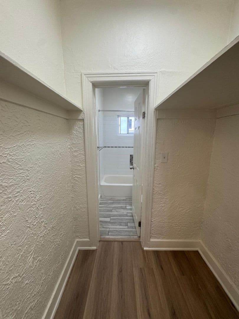 Los Angeles Apartment: 542 N. Alexandria