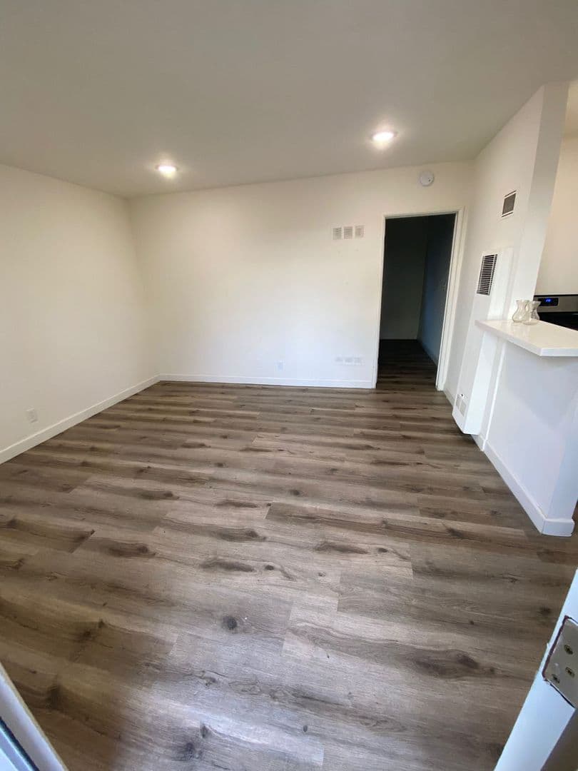 Los Angeles Apartment: 6447 N. Figueroa St.