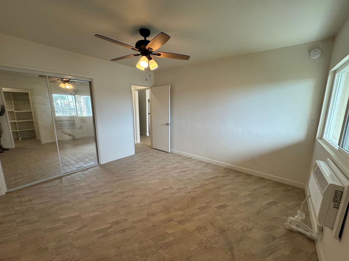 Los angeles Apartment: 927 S. Westmoreland Ave.