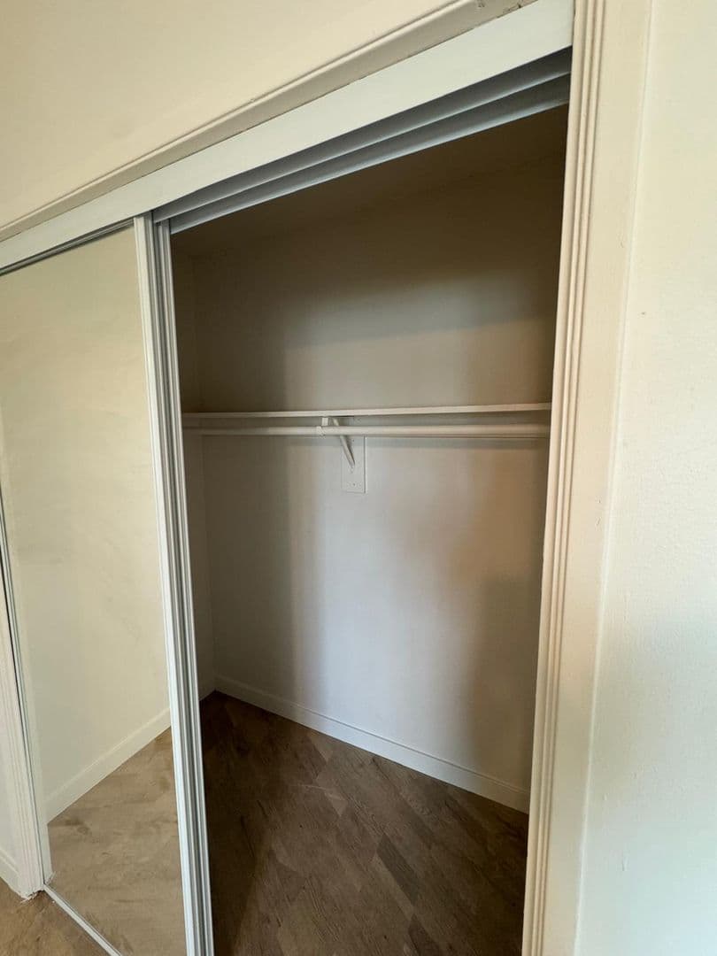 Los angeles Apartment: 927 S. Westmoreland Ave.