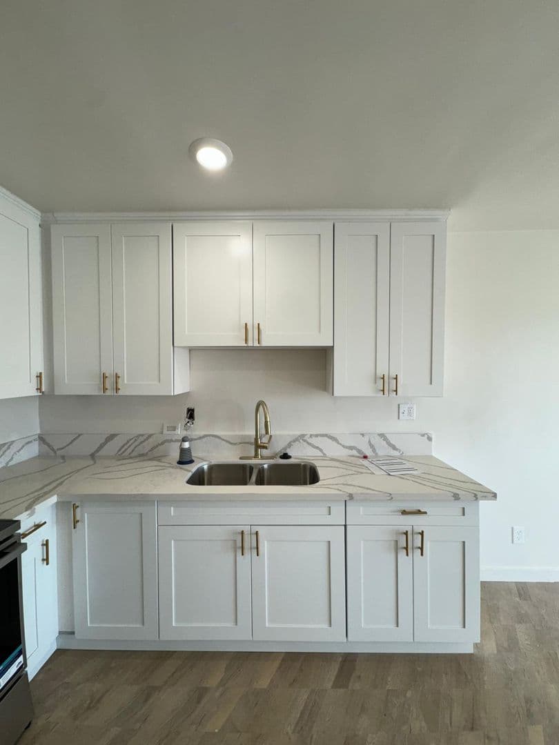 Los angeles Apartment: 927 S. Westmoreland Ave.