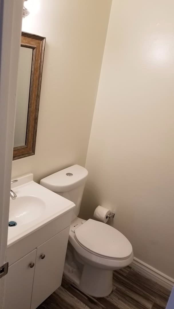 Los Angeles Apartment: 5836 Harold Way
