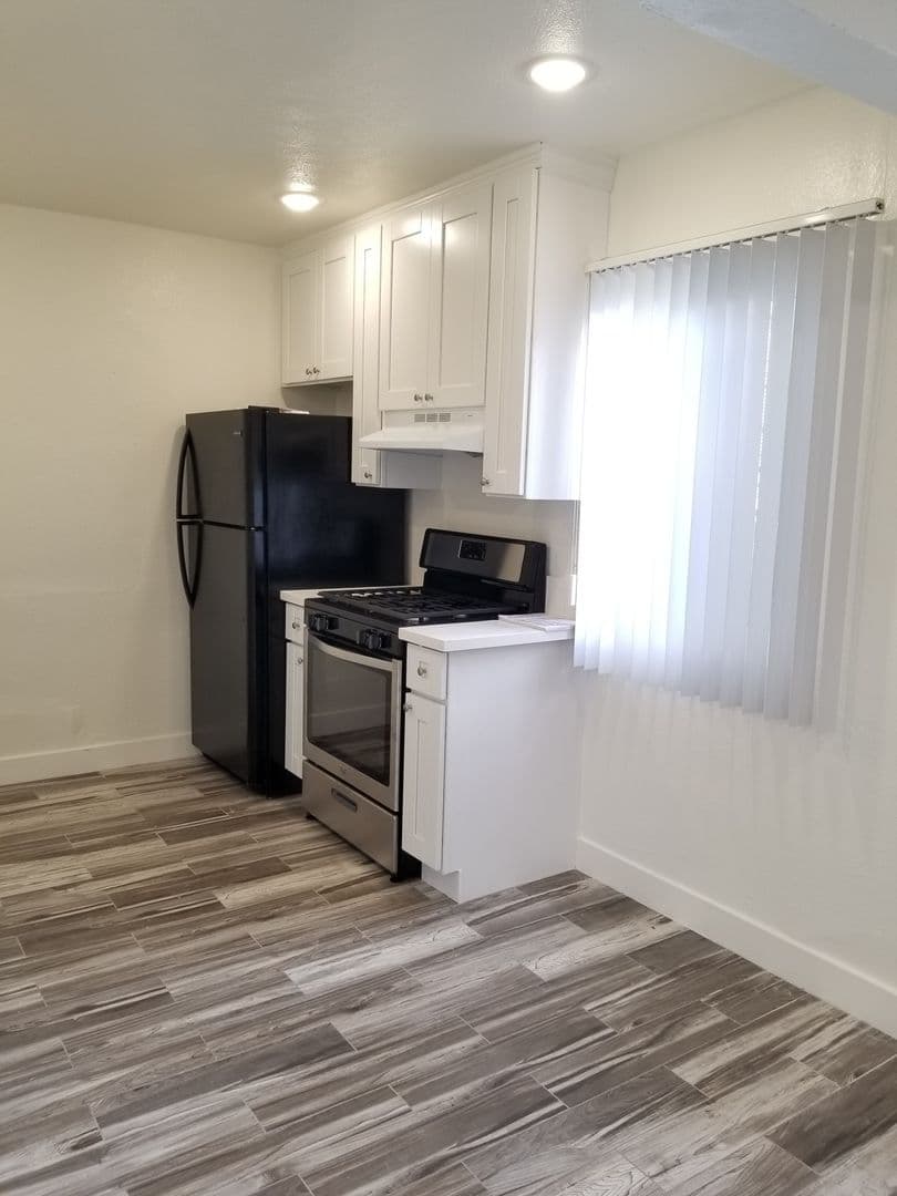 Los Angeles Apartment: 3451 Florence Ave.