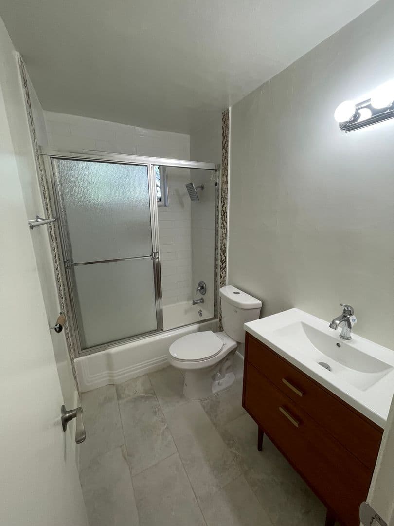 West Hollywood Apartment: 1050 N. Ogden Dr.
