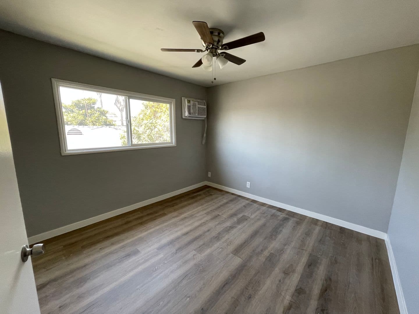 Los Angeles Apartment: 5853 Lexington Ave.