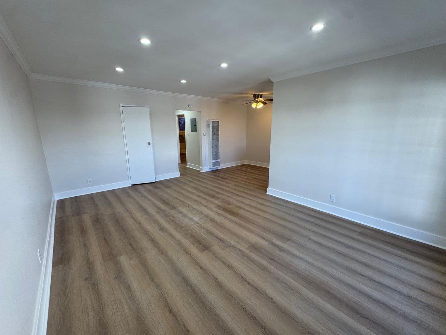 Los Angeles Apartment: 401-407  Union Dr.