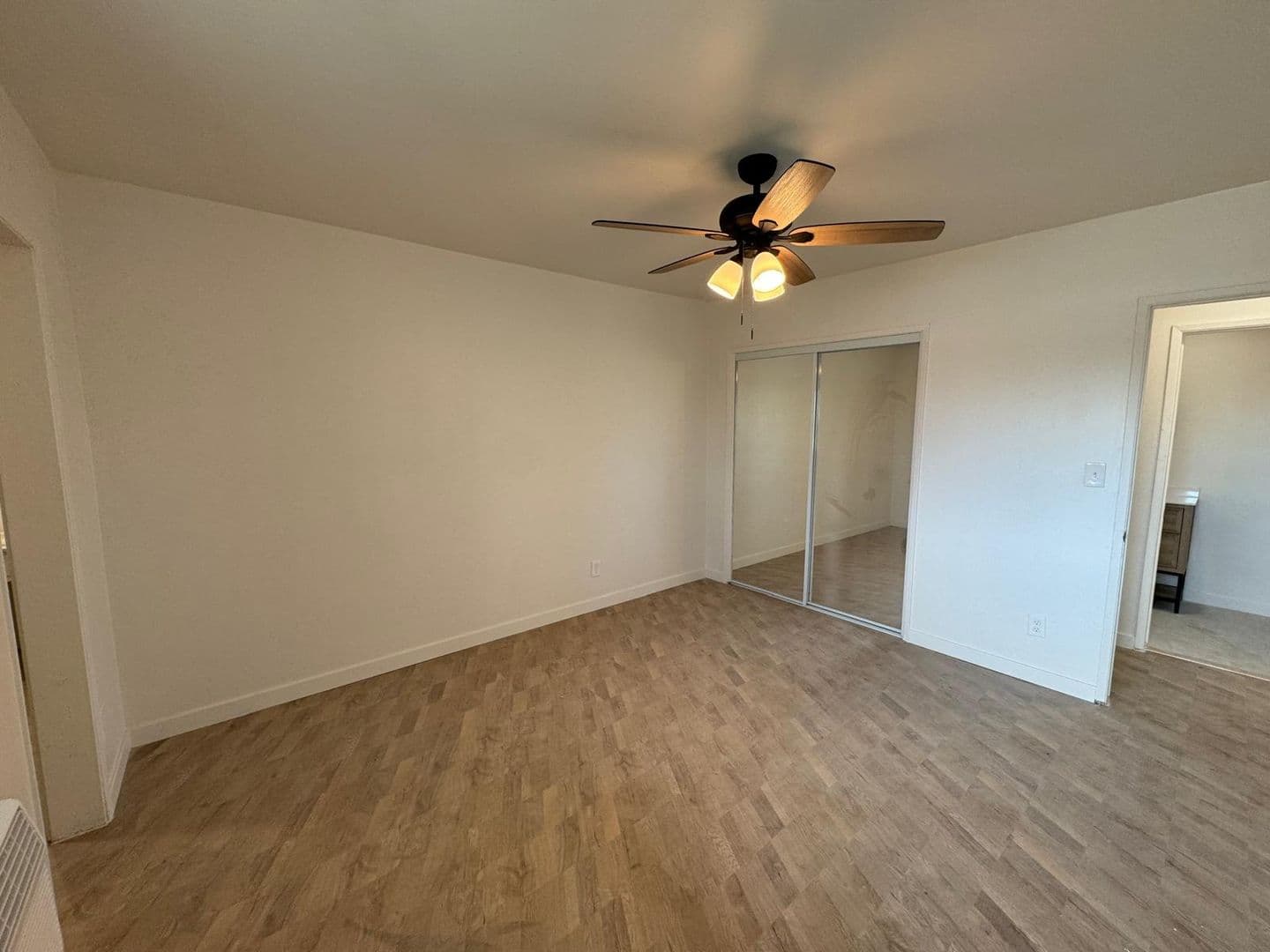 Los angeles Apartment: 927 S. Westmoreland Ave.