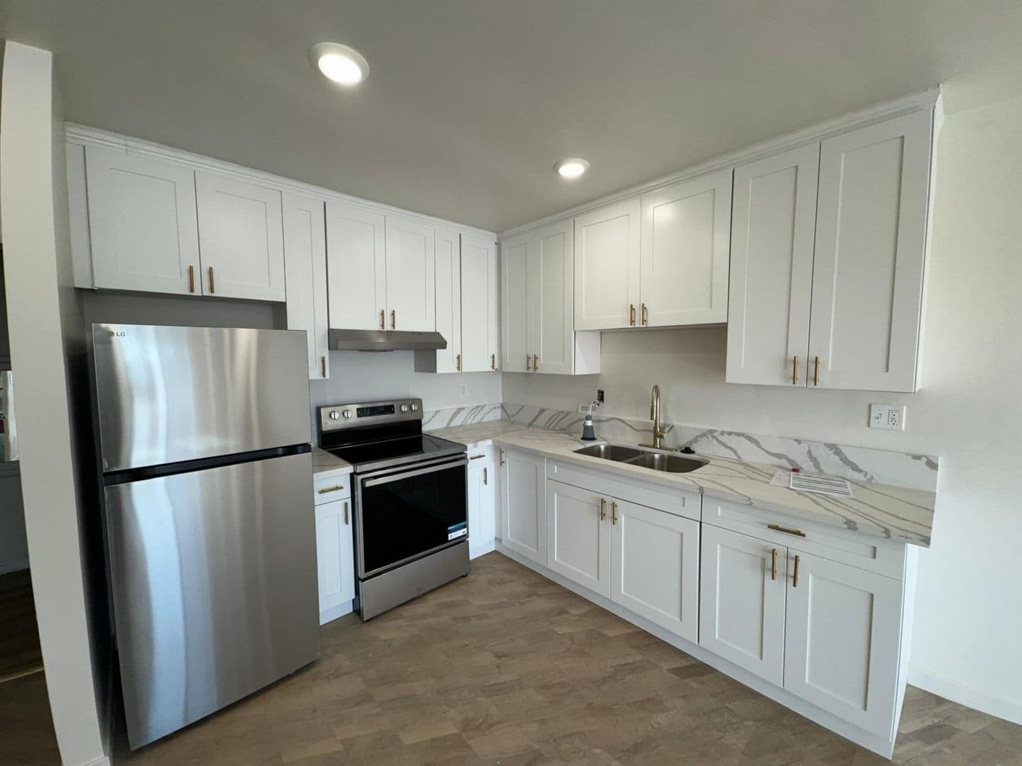 Los angeles Apartment: 927 S. Westmoreland Ave.