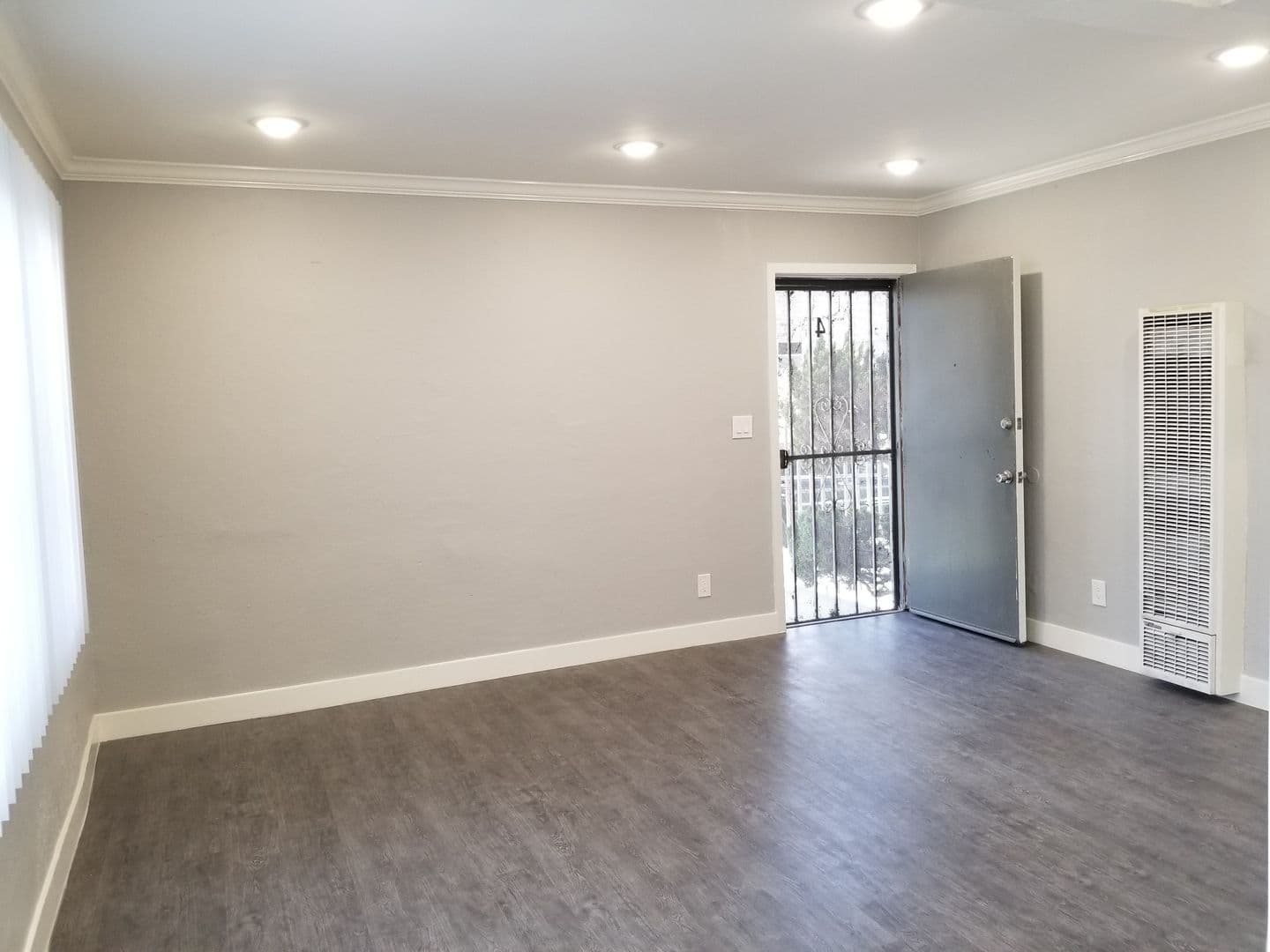 Los Angeles Apartment: 3451 Florence Ave.