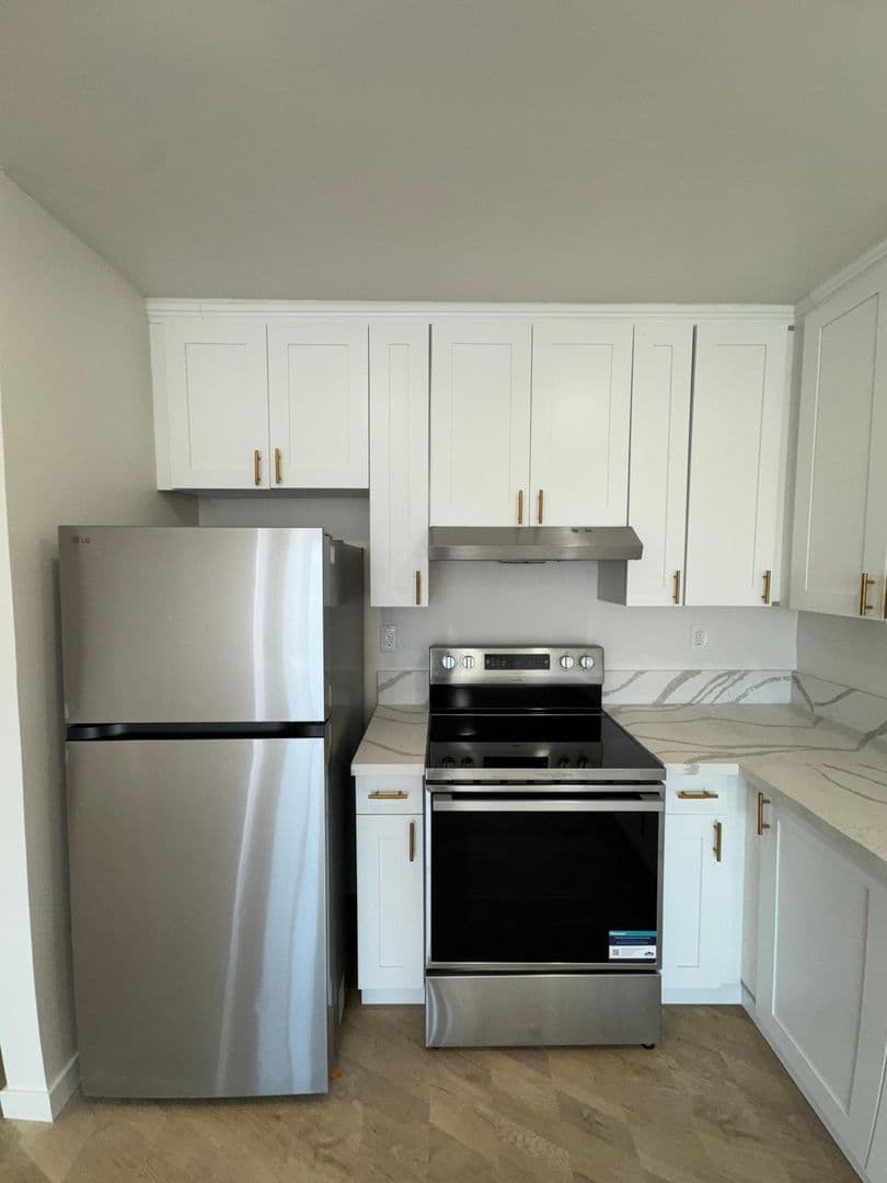 Los angeles Apartment: 927 S. Westmoreland Ave.