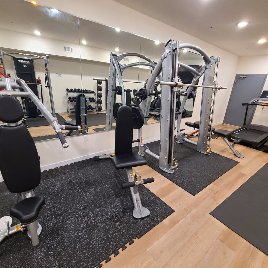 North Hollywood Apartment: 5252 Willowcrest Ave