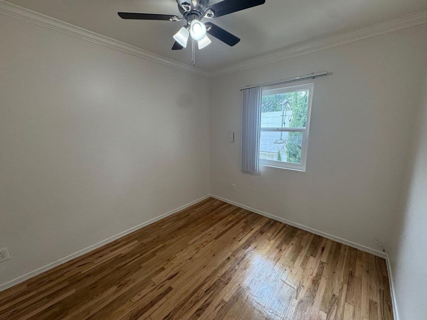 Los Angeles Apartment: 3025 Perlita Ave.