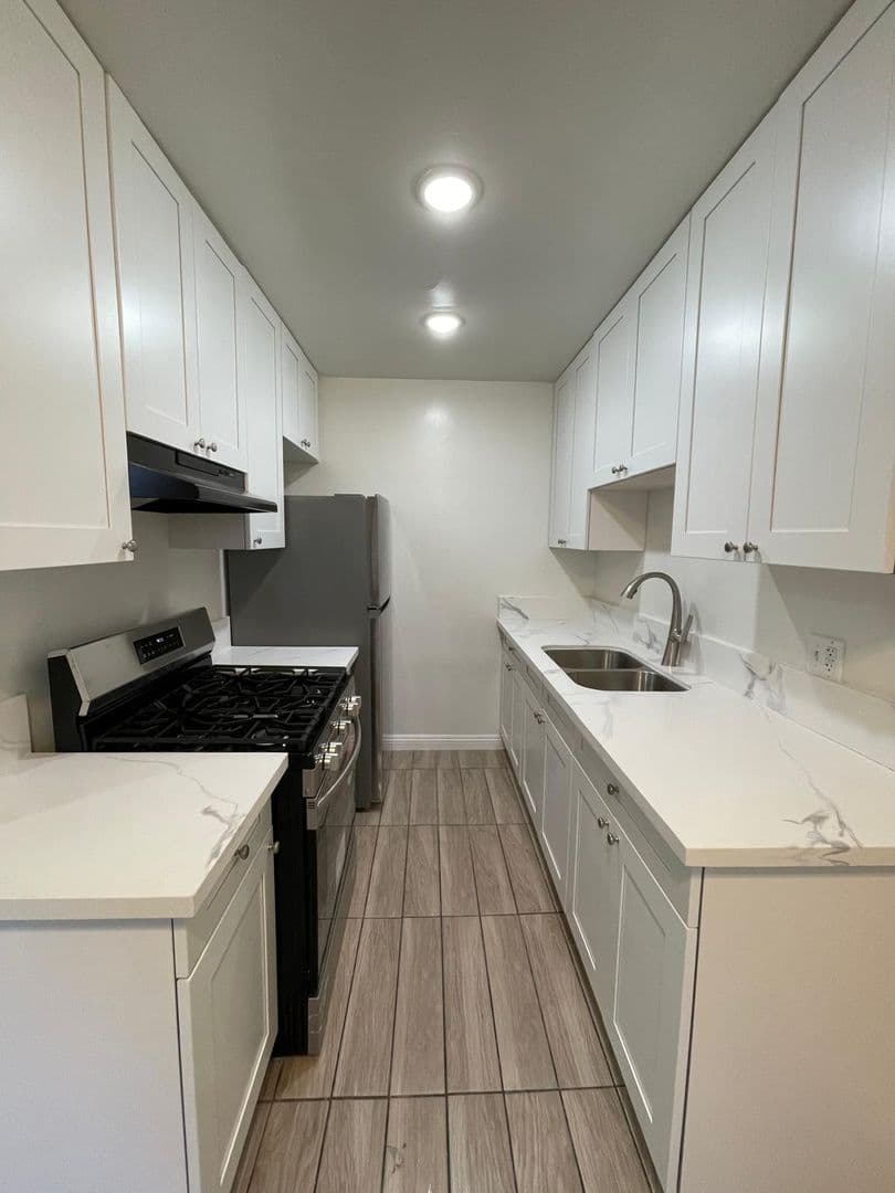 Los Angeles Apartment: 845 N. Harvard Blvd.