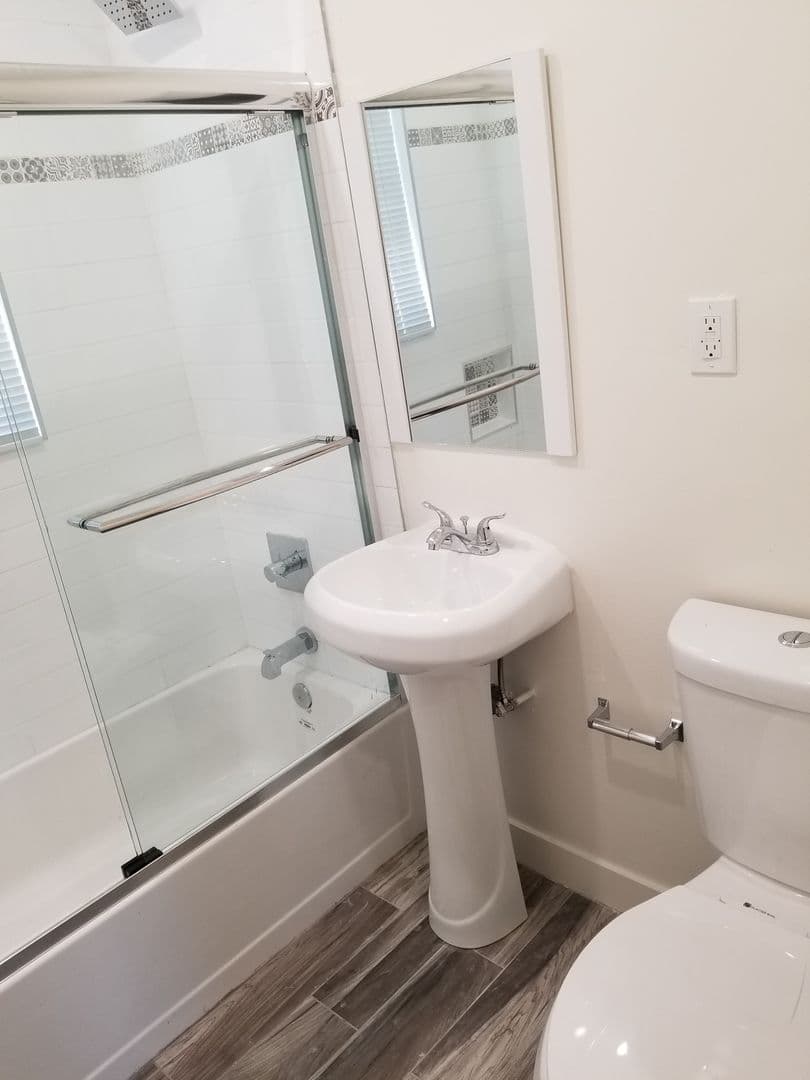 Los Angeles Apartment: 3451 Florence Ave.