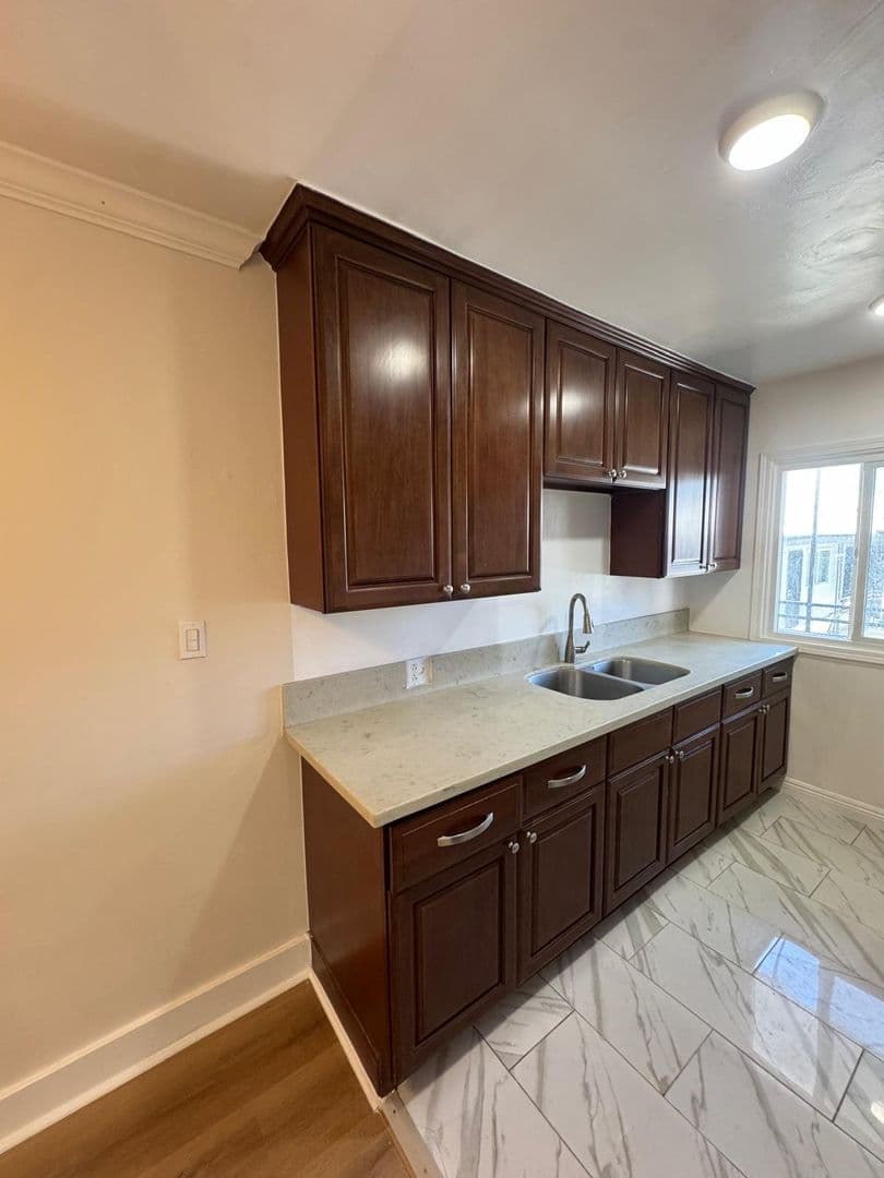 Los Angeles Apartment: 401-407  Union Dr.