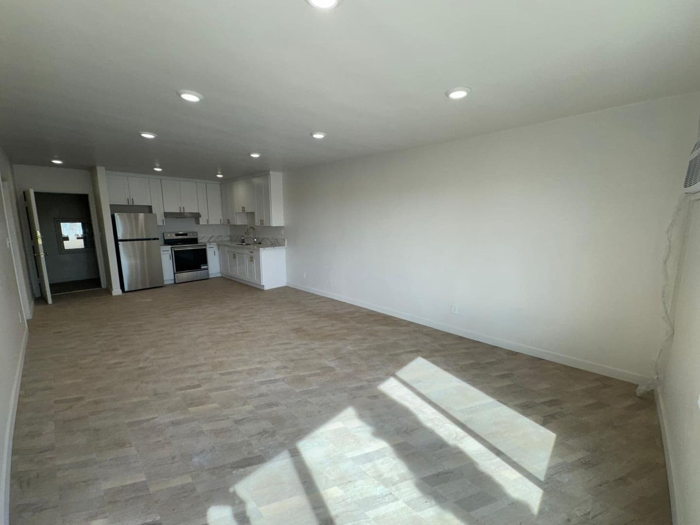 Los angeles Apartment: 927 S. Westmoreland Ave.