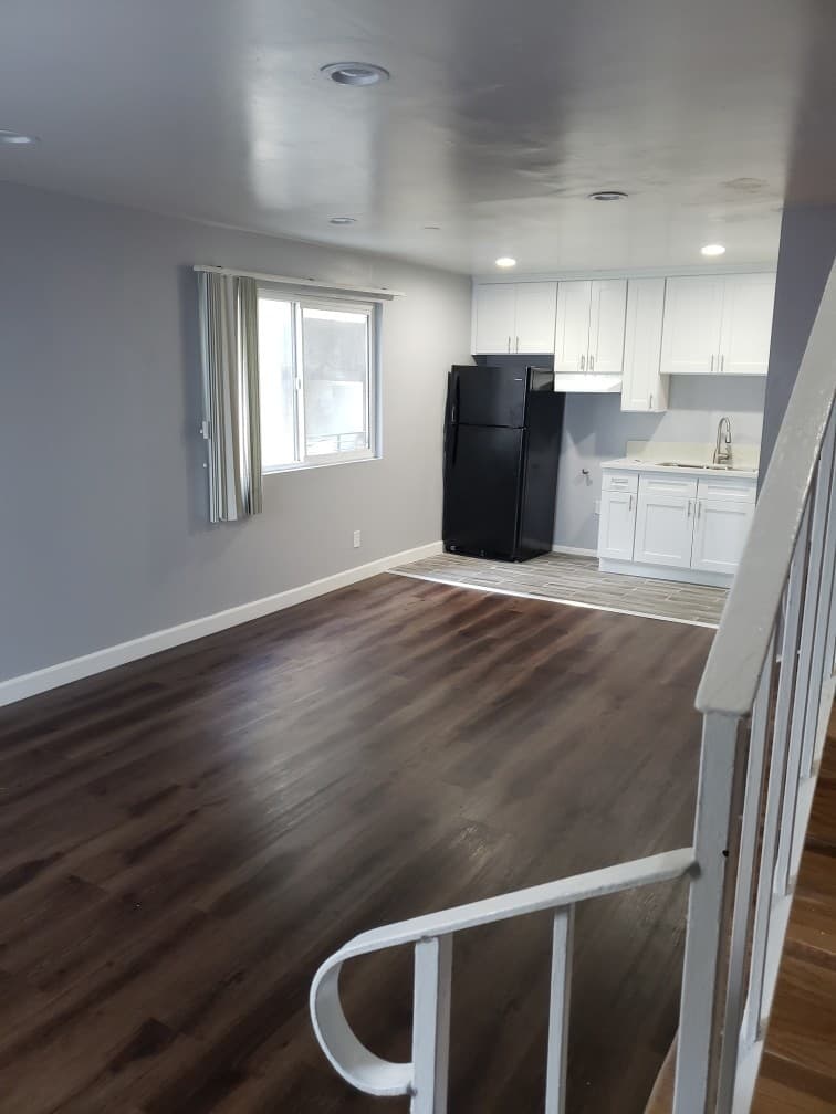 Los Angeles Apartment: 5836 Harold Way