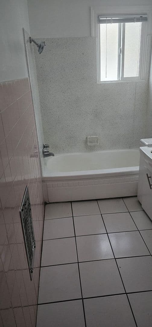 Pomona Apartment: 614 N. Caswell Ave.