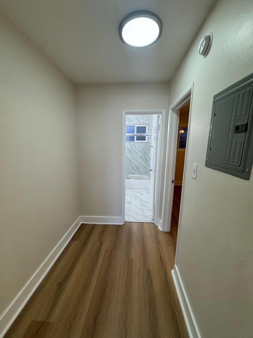 Los Angeles Apartment: 401-407  Union Dr.