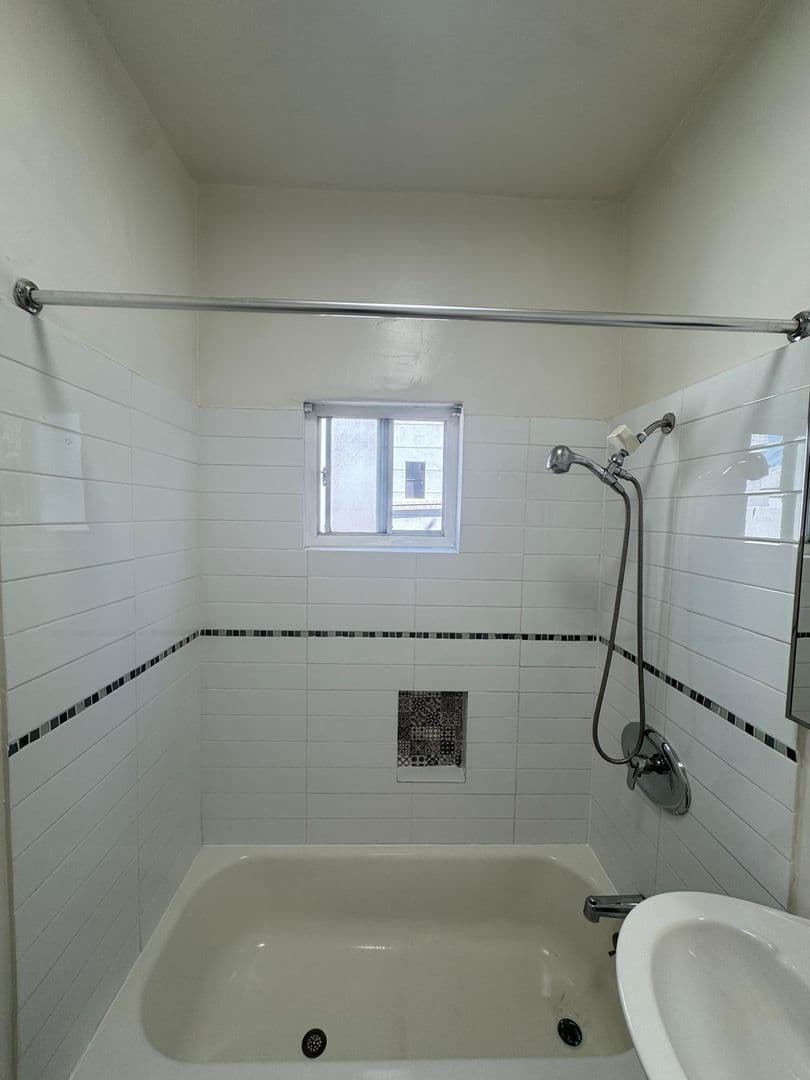 Los Angeles Apartment: 542 N. Alexandria