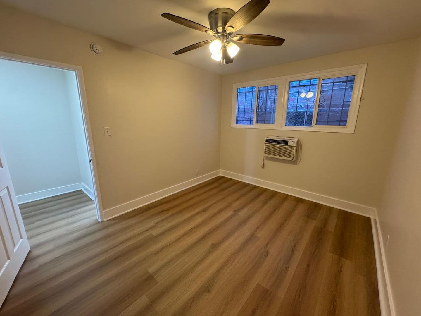 Los Angeles Apartment: 401-407  Union Dr.