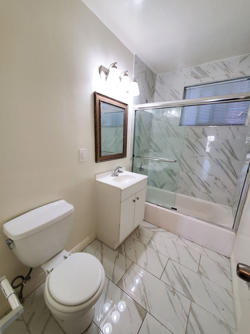 Los Angeles Apartment: 401-407  Union Dr.